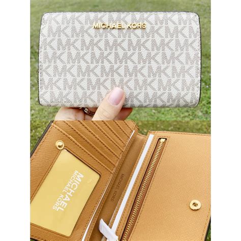 michael kors jet set logo id billfold wallet|Michael Kors vanilla jet set.